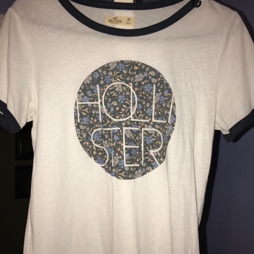 Cute hollister tee
